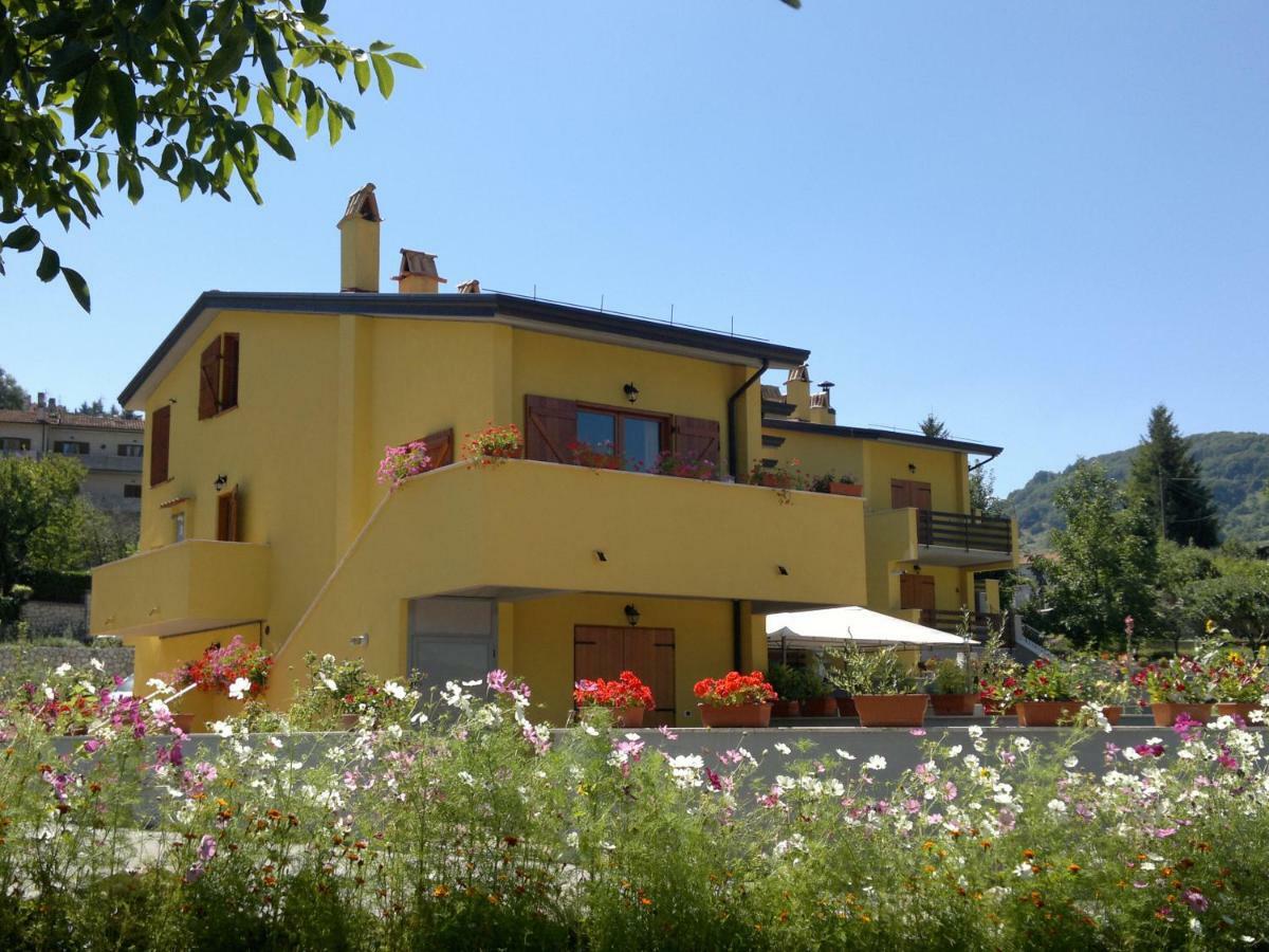 4Flats In Orto Di Venanzio Apartman Barrea Kültér fotó
